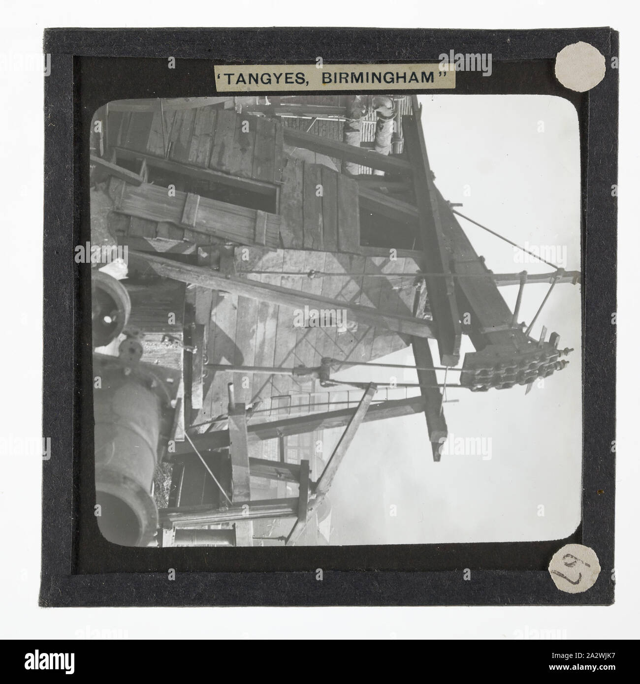 Lantern Slide - Tangyes Ltd, fascio atmosferica di vapore motore di pompaggio, circa 1910, uno dei 239 glass lantern slide raffiguranti i prodotti fabbricati da Tangyes ingegneri limitato di Birmingham, Inghilterra. Le immagini includono vari prodotti come motori, pompe centrifughe, pompe idrauliche, produttori di gas, materiali testing machines, presse, macchine utensili, martinetti idraulici ecc. Tangyes era una società che operava da 1857 a 1957. Esse hanno prodotto una grande varietà di ingegneria Foto Stock