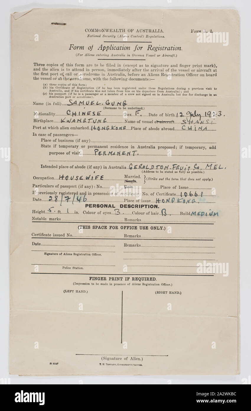 Lettera - cittadinanza australiana Registrazione, onorevole Mary Gung, 6 Dic 1962, Lettera da K J Smith, Migrazione del Commonwealth Officer per Victoria, il dipartimento di immigrazione alla signora Maria Gung di Ascot Vale il 6 dicembre 1962. Affermando che la sua registrazione come un cittadino australiano è stata approvata. Maria è arrivato a Melbourne da Hong Kong sulla nave Shansi nel 1947, con il marito Samuel e due bambini Jeffrey e Phyllis. Il suo nome a questo tempo viene registrato sul suo Foto Stock