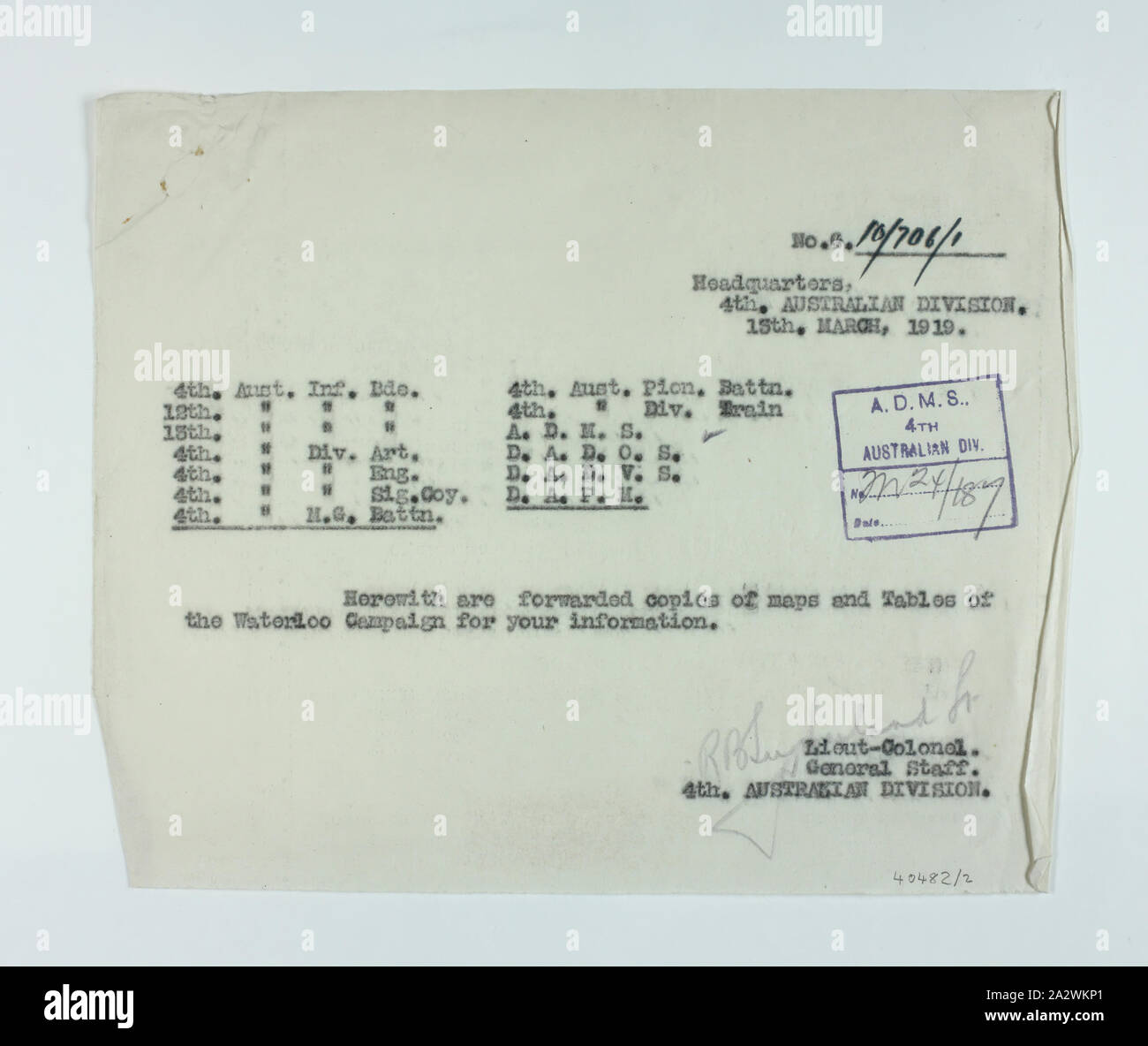 Memorandum - indirizzata al 4° Divisione australiana, sede centrale, per quanto riguarda la mappa impostati, Campagna di Waterloo, 1815, 15 Mar 1919, Nome alternativo(s): Lettera di accompagnamento, nota battaglia di Waterloo memorandum indirizzato al 4° Divisione australiana unità, datato 15 marzo 1919. Si tratta di una nota di copertura per un insieme di mappe e tabelle circa la campagna di Waterloo, 1815. Parte di una serie di informazioni circa la campagna di Waterloo, 1815, comprendente tre mappe, due memo e due tavole, inviato dalla sede della quarta divisione australiana Foto Stock