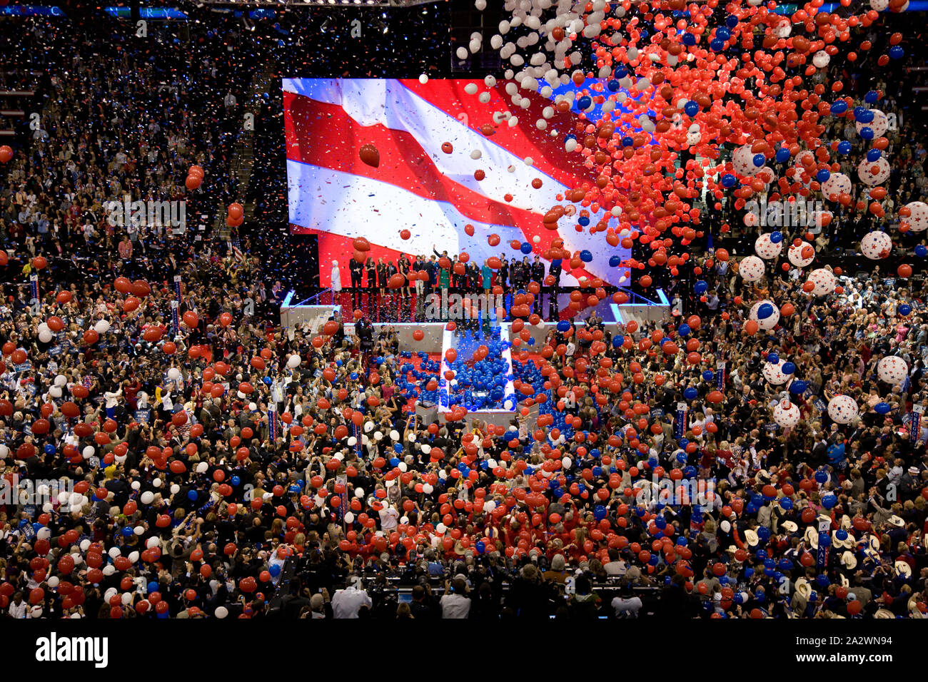 Convention Nazionale Repubblicana, 4 settembre, 2008. Palloncini caduta in corrispondenza della convenzione nell'Xcel Center, St. Paul, Minnesota Foto Stock