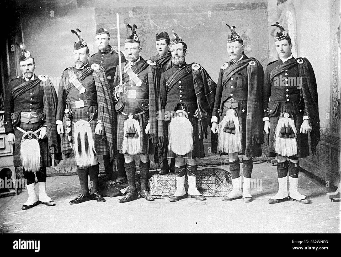 Negativo - Warracknabeal, Victoria, circa 1910, membri della società Caledonian. Incluso nella fotografia è Alexander Roderick McKenzie [a destra Foto Stock