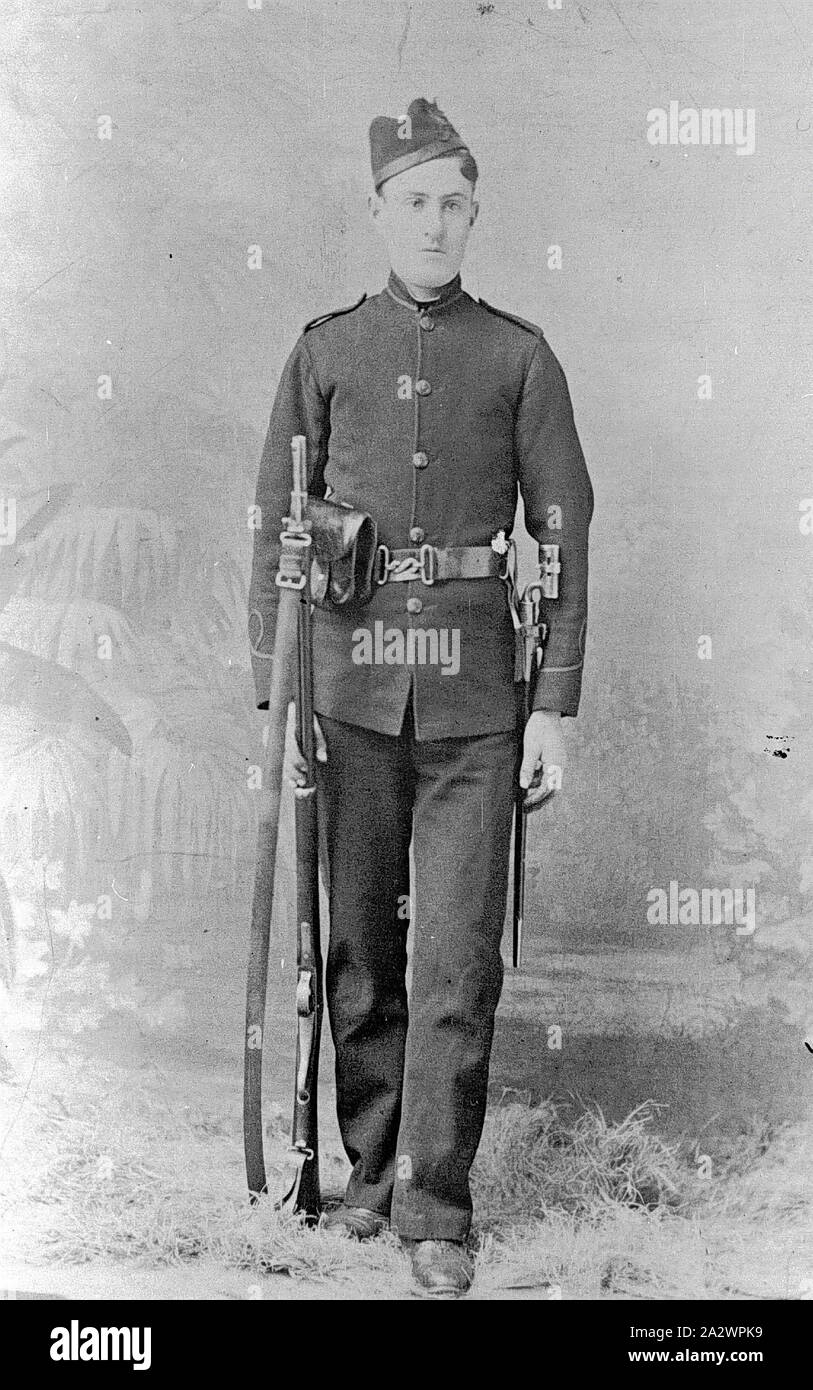 Negativo - soldato, Ballarat, Victoria, circa 1890, soldato sarebbe stato un membro di uno di Victoria coloniale di forze militari Foto Stock