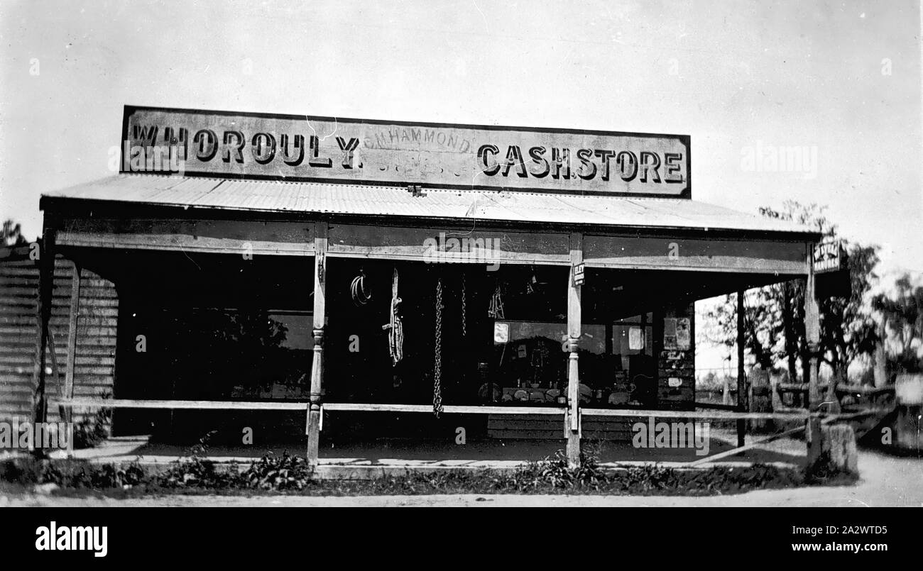 Negativo - Whorouly, Victoria, 1923, un magazzino fatiscente con il segno: J. M. Hammond, Whorouly Cash Store Foto Stock