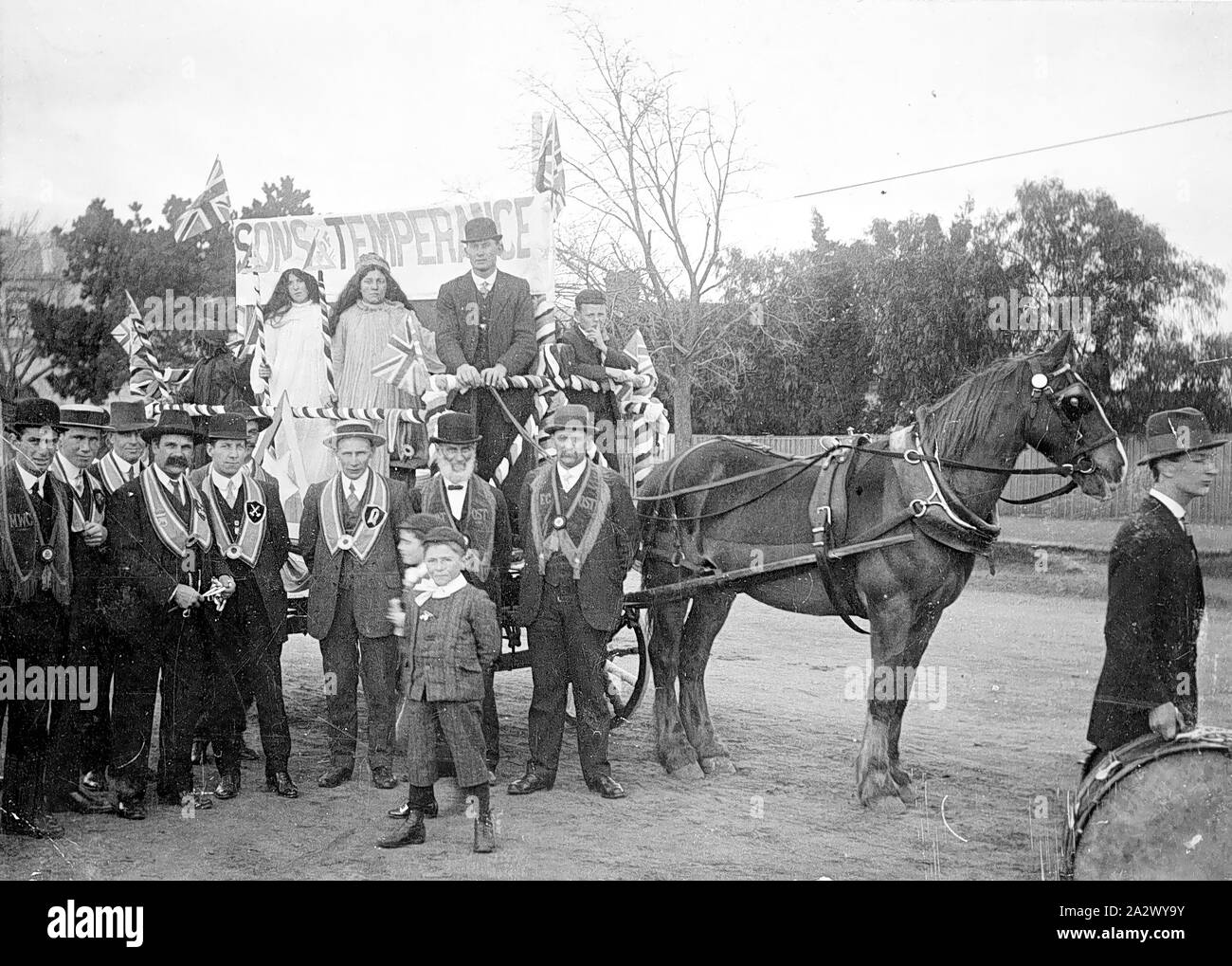 Negativo - Geelong, Victoria, 1913, un galleggiante per il 'Sons della temperanza' ad una sfilata dal O.S.T. Società amichevole Foto Stock