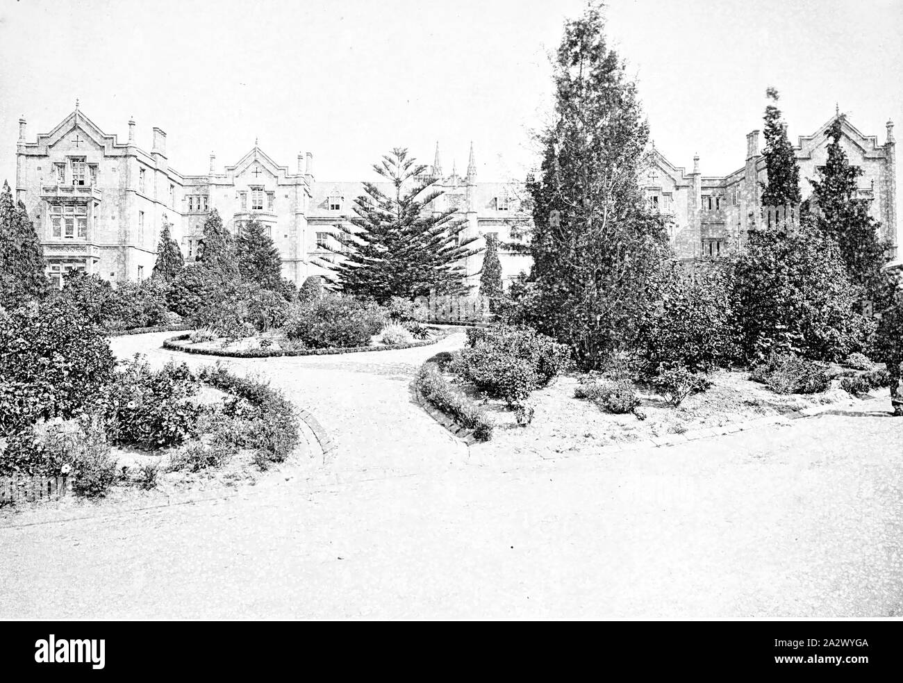 Negativo - North Melbourne, Victoria, circa 1885, il Melbourne benevolo asilo edifici e giardini Foto Stock