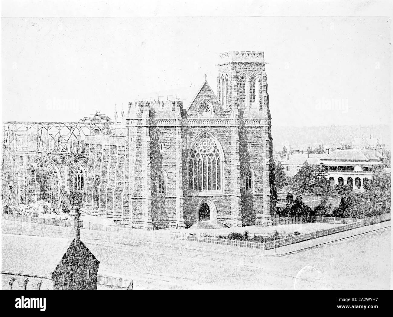 Negativo - a est di Melbourne, Victoria, circa 1885, la Cattedrale di St Patrick in costruzione Foto Stock