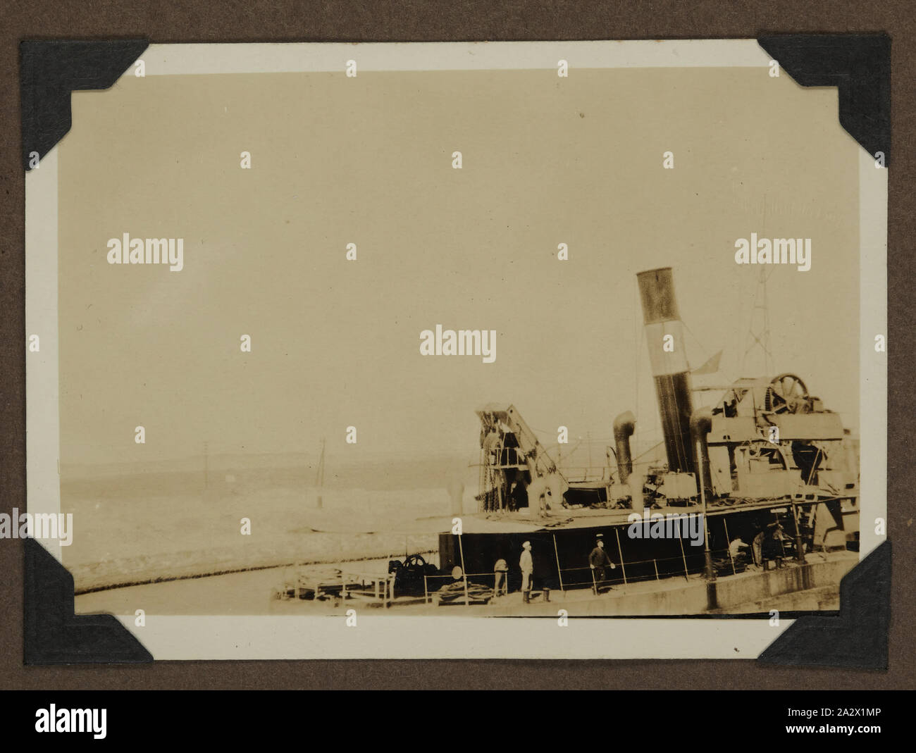 Fotografia - a bordo del Jervis Bay in mare, 1928 uno dei novanta tre immagini da un album fotografico portato in Australia da Archibald Gordon Maclaurin quando ha migrato nel 1928. Esso comprende primi foto della sua pre-migrazione viaggi in Francia, così come le foto ha aggiunto una volta in Australia, comprese le foto inviate a lui con la sua famiglia in Inghilterra e le immagini dal suo viaggio di migrazione Foto Stock