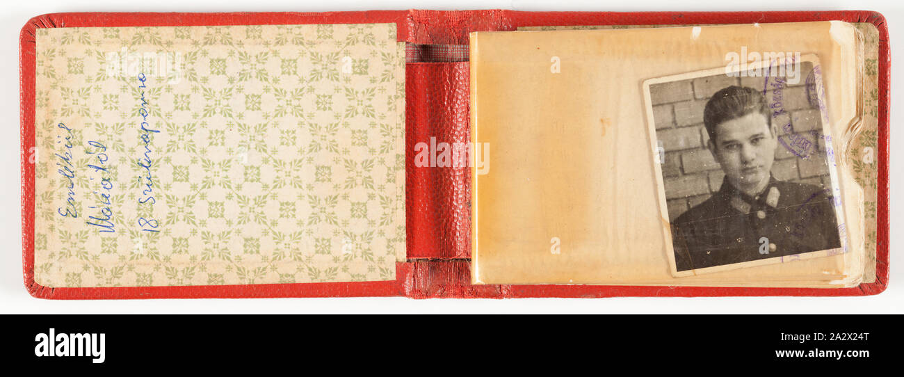 Piccolo album fotografico formato portafoglio immagini e fotografie stock  ad alta risoluzione - Alamy