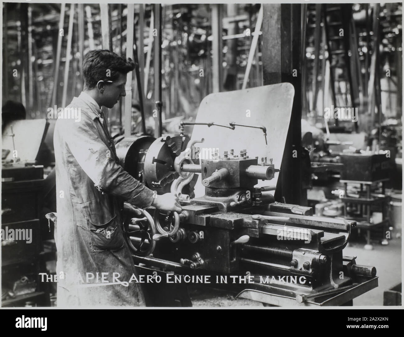 Fotografia - D. Napier & Son Ltd, "Aero Engine nel rendere', Inghilterra, circa 1918, parte di una collezione di fotografie, negativi e diapositive utilizzati per la ricerca dai curatori presso il Museo Victoria Foto Stock