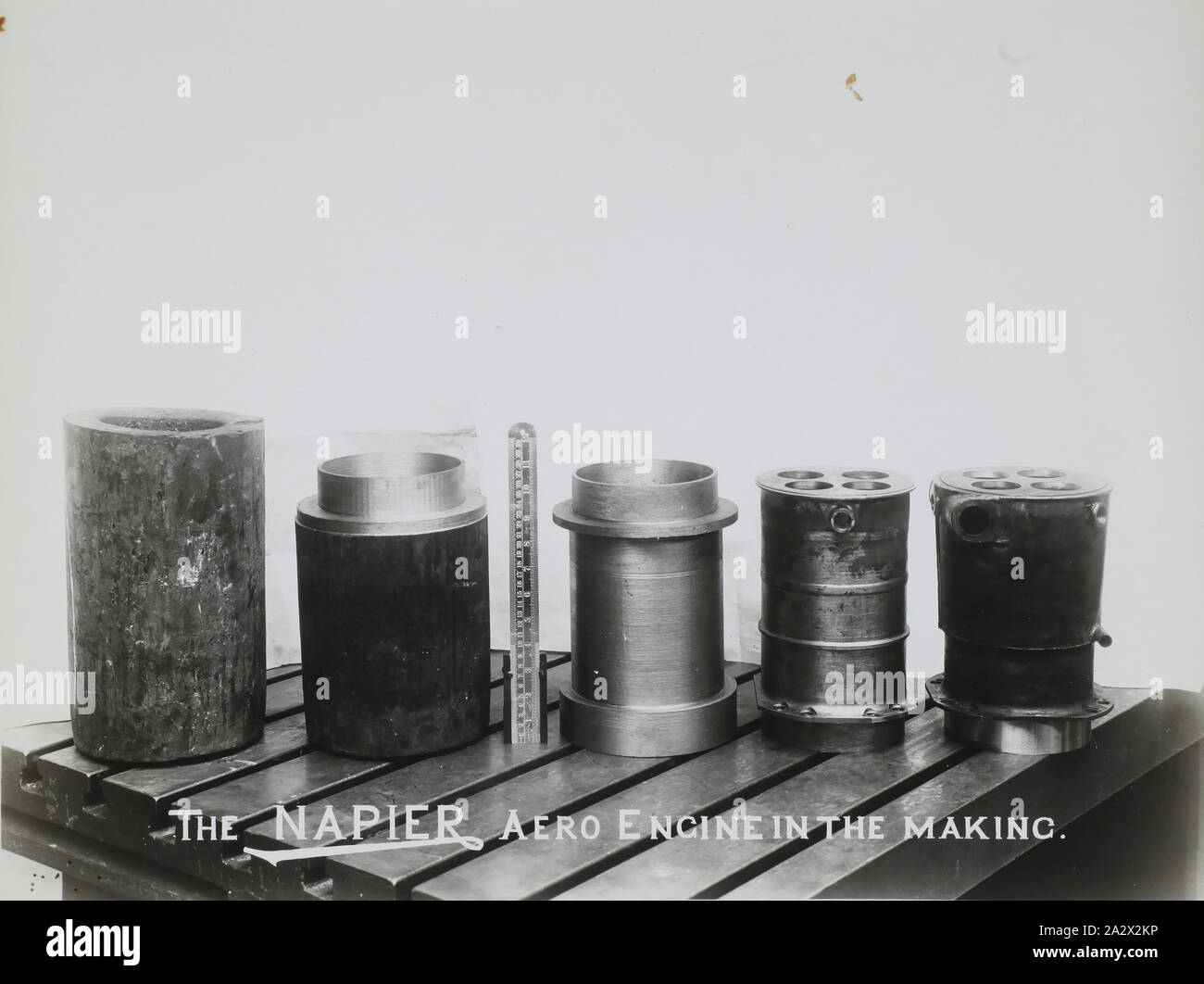 Fotografia - D. Napier & Son Ltd, "Aero Engine nel rendere', Inghilterra, circa 1918, parte di una collezione di fotografie, negativi e diapositive utilizzati per la ricerca dai curatori presso il Museo Victoria Foto Stock