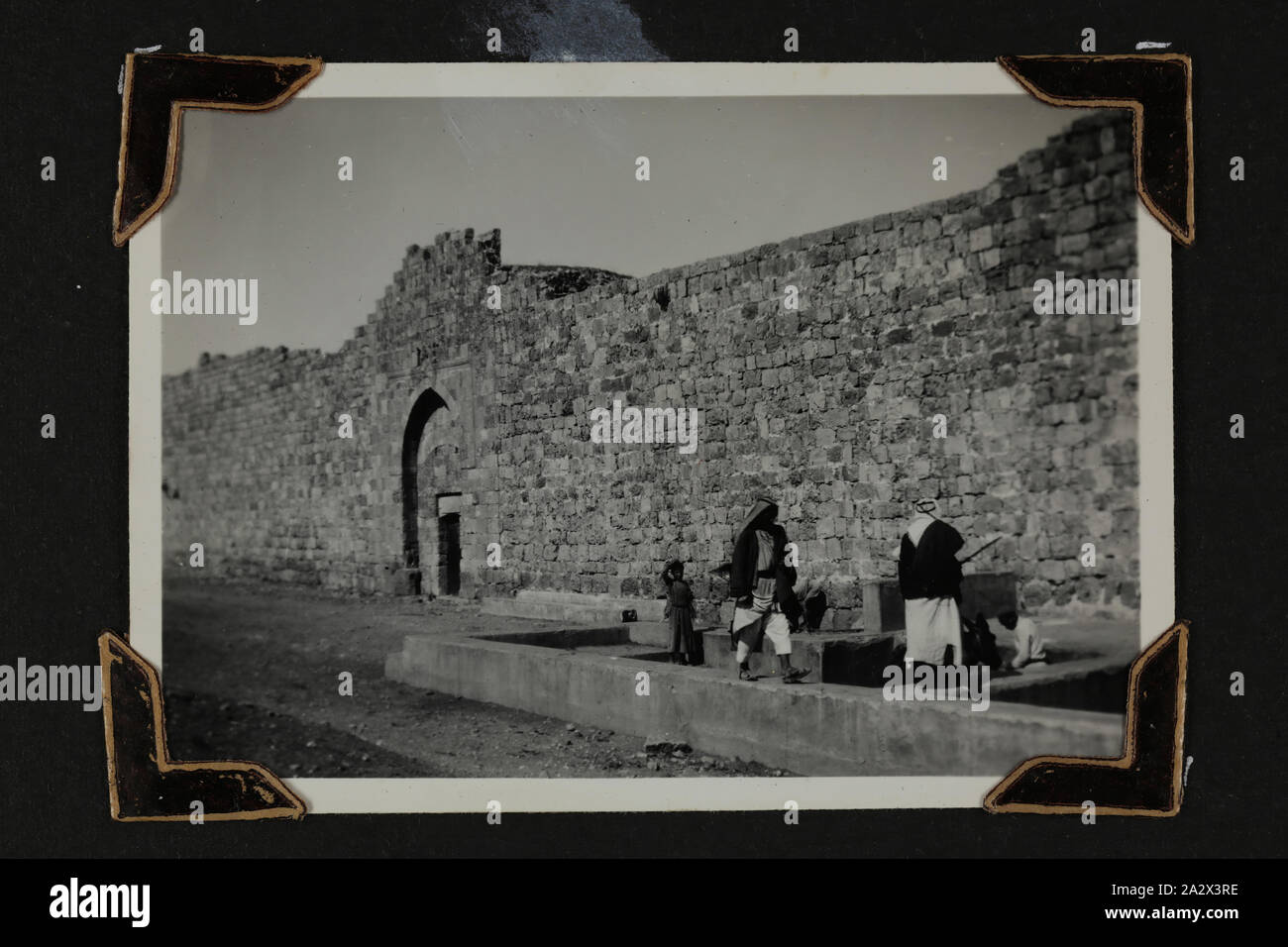 Fotografia - "Re Salomone bagno', Palestina, Suor Isabel Erskine Plante, la II Guerra Mondiale, 1941, uno di 135 fotografie in bianco e nero contenute in una guerra mondiale II-ser album di foto con fotografie di Suor Isabel Erskine Plante in uniforme, sul servizio viste del Medio Oriente e in Nuova Guinea - La seconda guerra mondiale. L'album apparteneva alla sorella Isabel Erskine Plante, un infermiere al settimo Australian General Hospital in Palestina Foto Stock