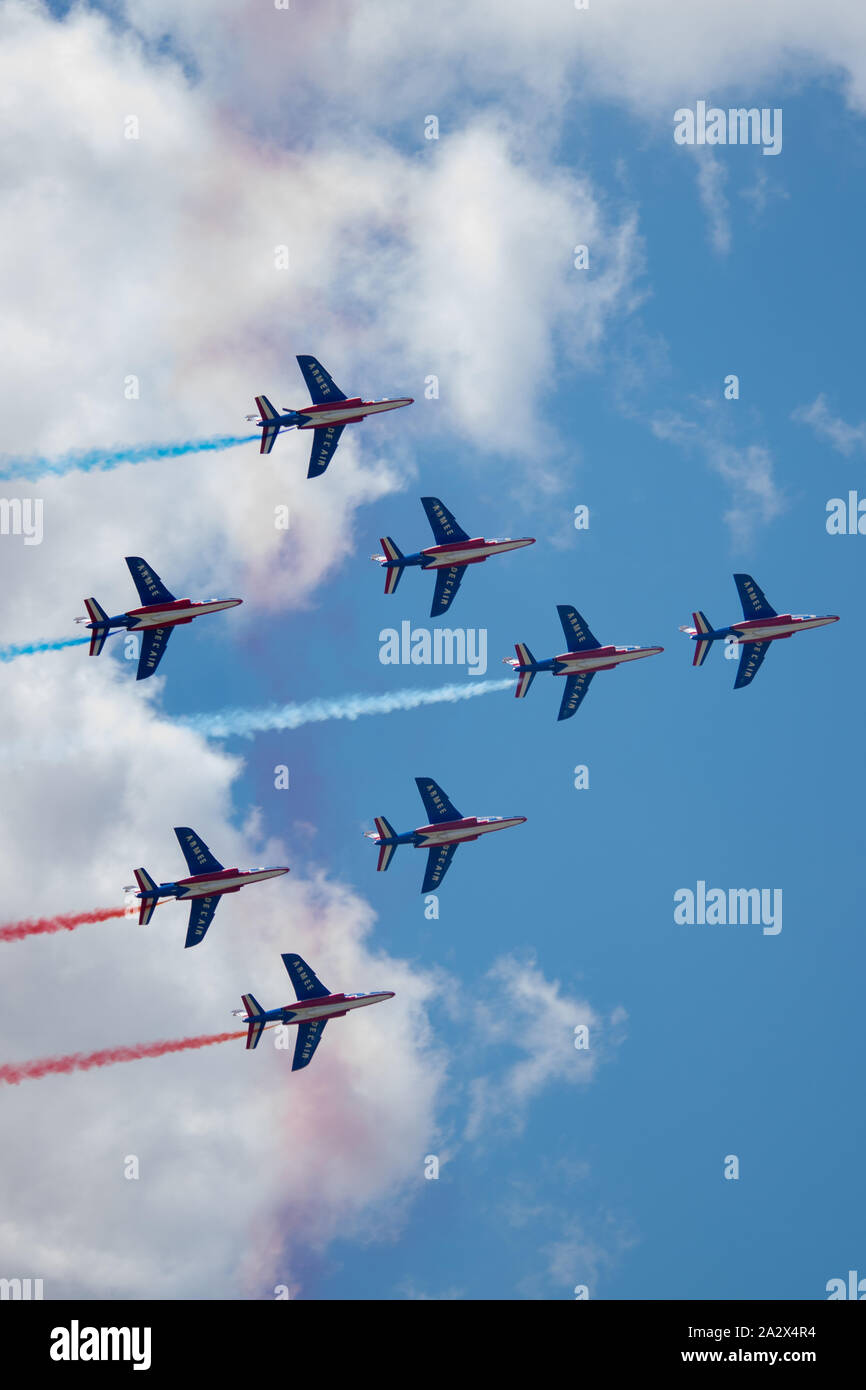 Patrouille de France sur Alpha jet en présentation au Salon du Bourget 2019. Il marchio Panache bleu,blanc,rouge en virage Foto Stock