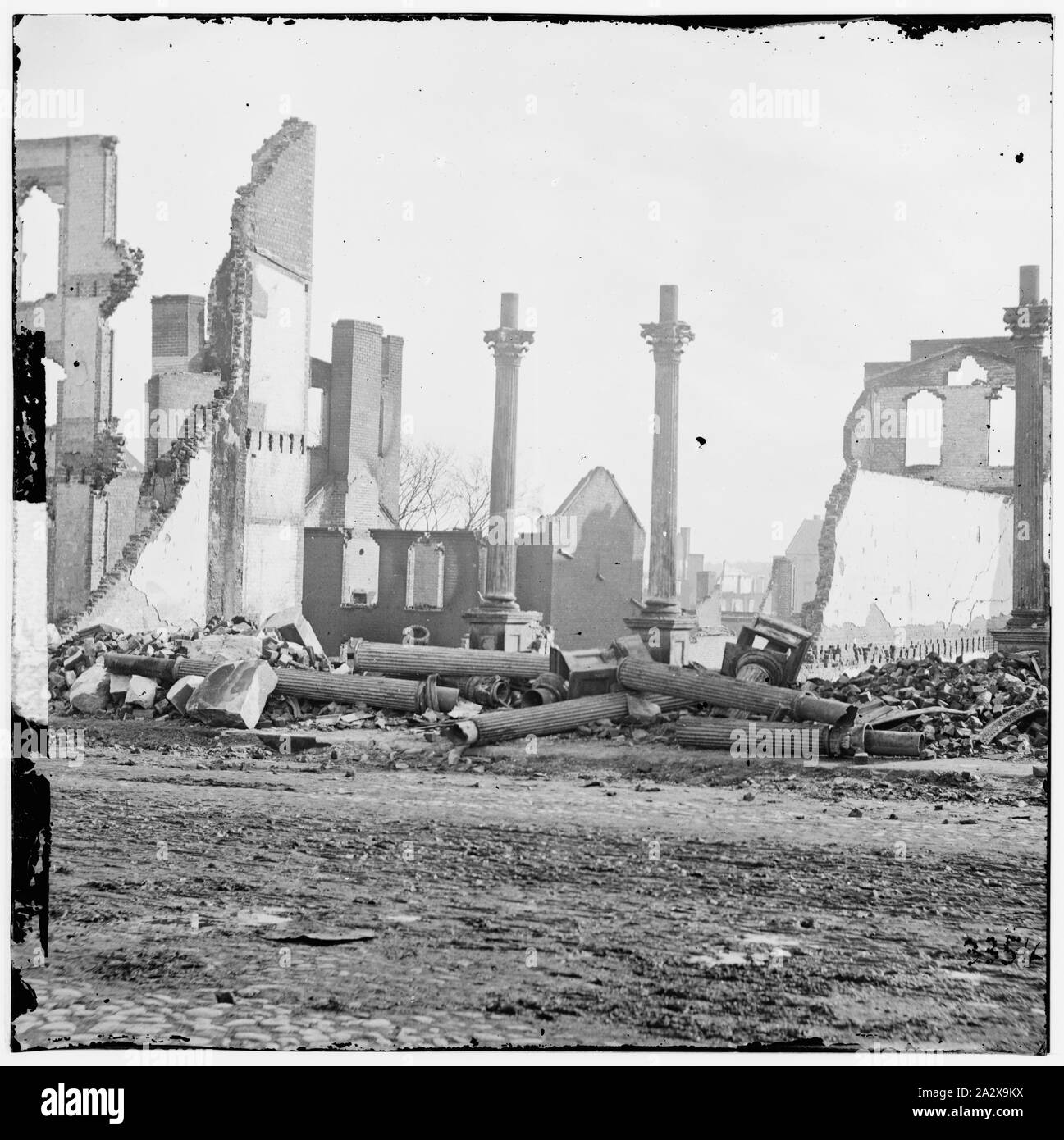 Richmond, Virginia rovine del Sud Express Office (Carey Street); fotografia dall'est principale teatro di guerra, caduti Richmond, aprile-giugno 1865.; Foto Stock