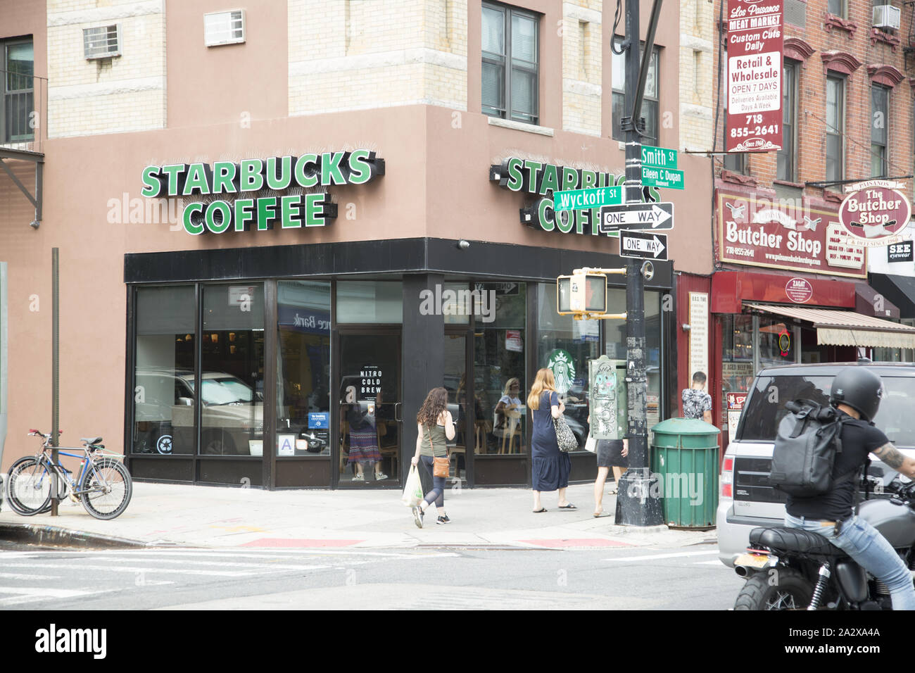 Starbucks su Smith Street in Boerum Hill quartiere di Brooklyn, New York Foto Stock