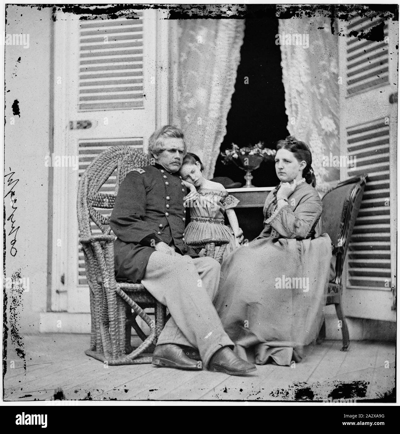 Richmond, Virginia. Gen. Edward O.C. Ord, moglie e bambino presso la residenza di Jefferson Davis. Nel vano della porta è la tavola su cui la rinuncia del gen. Robert E. Lee è stato firmato Foto Stock