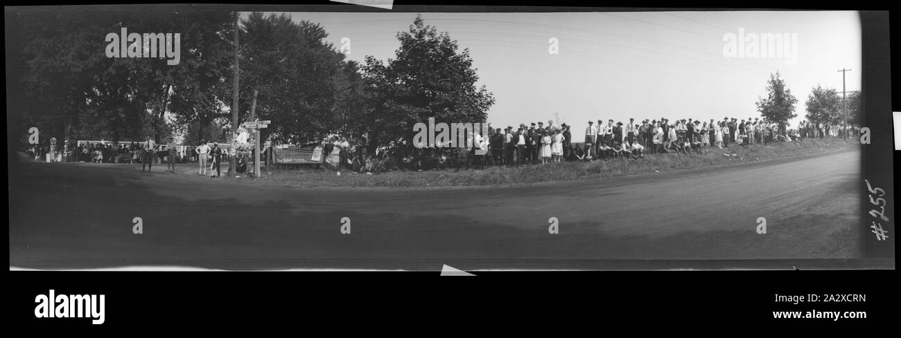 La gara su strada, Elgin, Illinois, in attesa di automobili Foto Stock