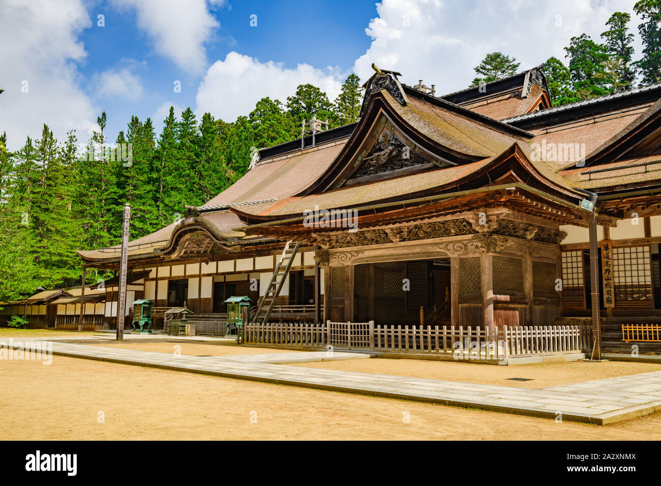 Wakayama, Giappone - 24 Luglio 2019: Majestic antica architettura in legno del tempio Kongobuji, tempio di testa della setta Shingon del buddismo. Foto Stock