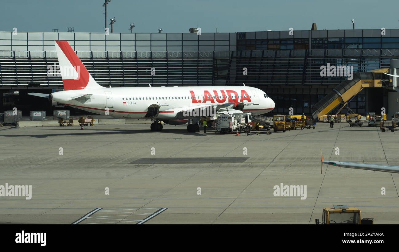 Laudamotion airbus di lowcost le compagnie aeree a livello internazionale Aeroporto di Vienna Foto Stock