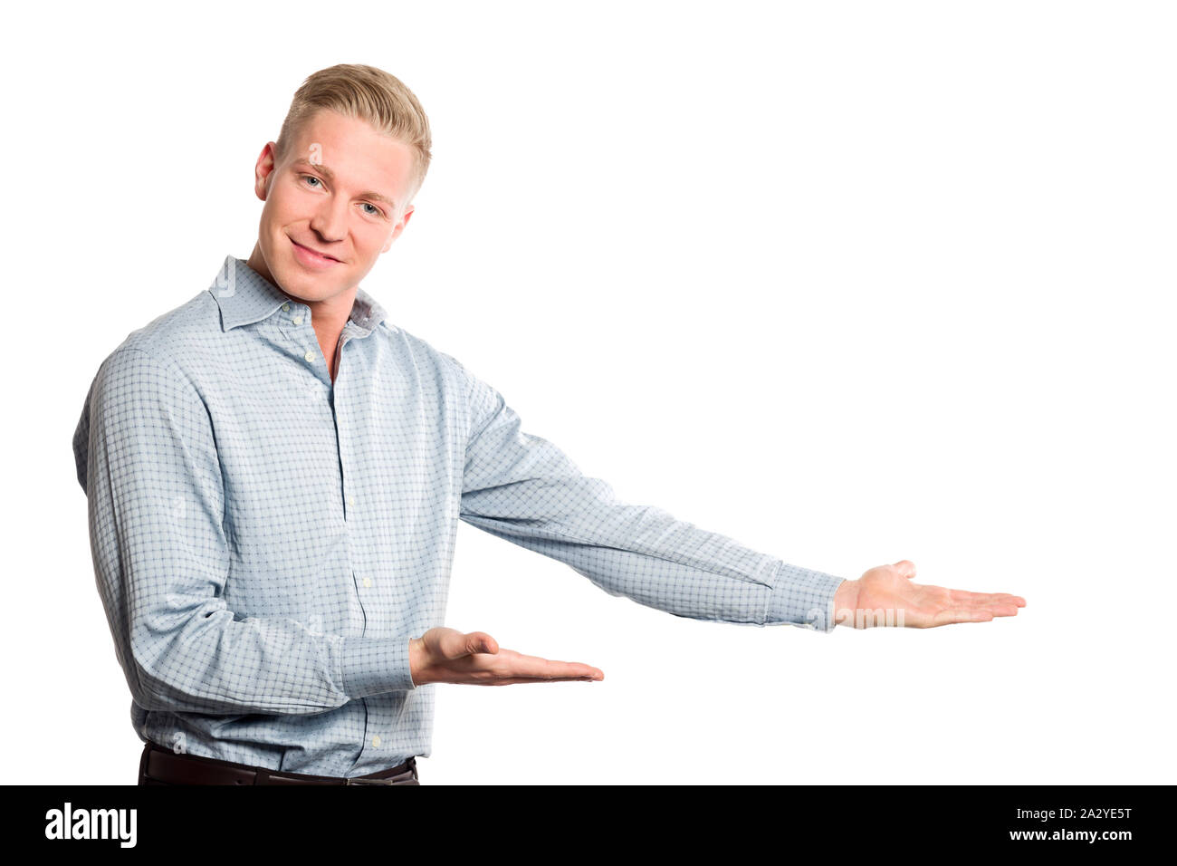 Gentile imprenditore che mostra lo spazio vuoto per il testo. Foto Stock