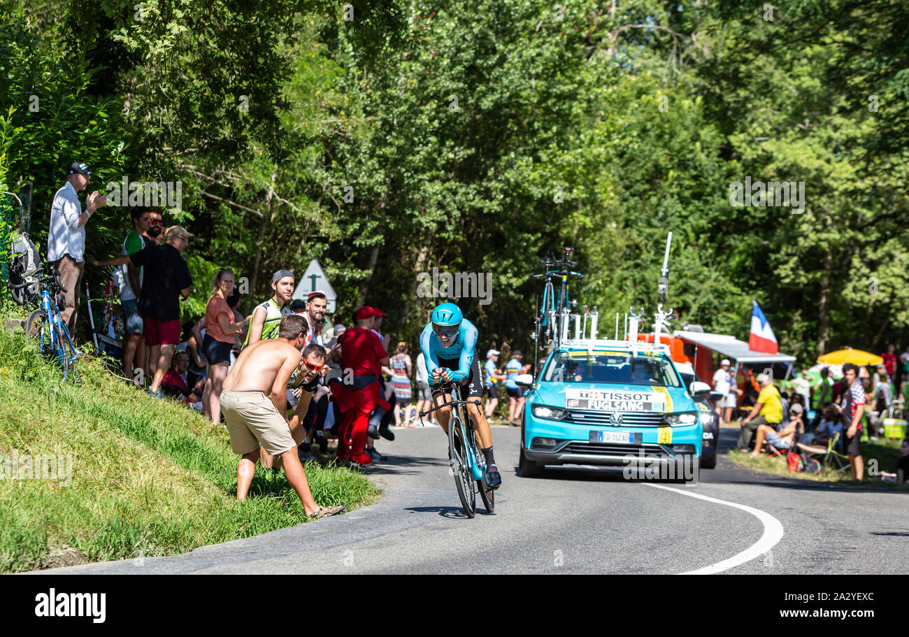 Bosdarros, Francia - 19 Luglio 2019: il ciclista danese Jakob Fuglsang del Team Astana a cavallo durante la fase 13, cronometro individuale, di Le Tour de France 2019. Foto Stock