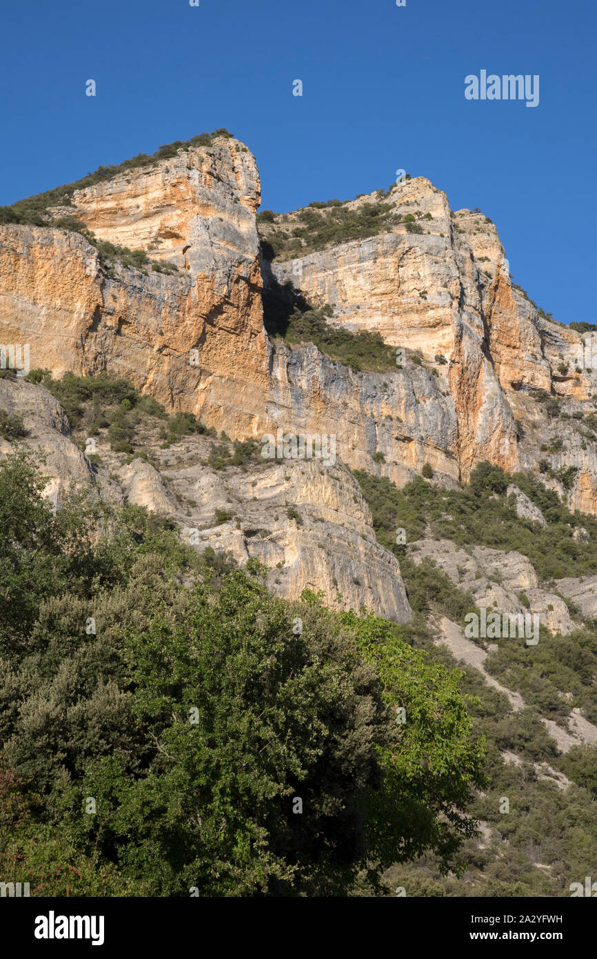 Vista dei picchi a Pesquera de Ebro; Burgos; Spagna Foto Stock