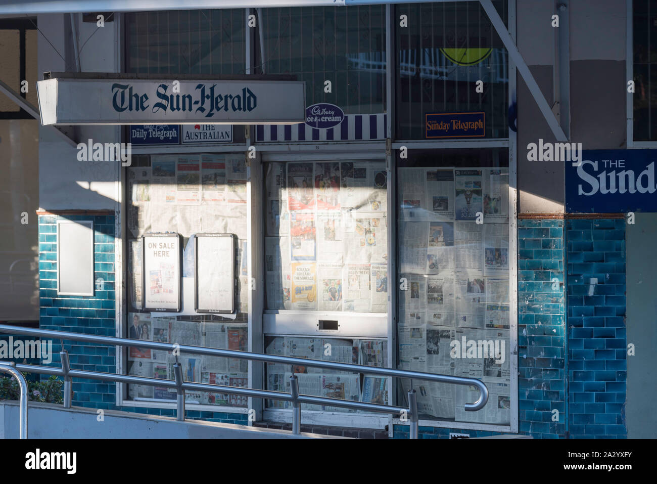 A notizie di agenzia o agente shop nei sobborghi di Sydney, Australia chiuso a causa del calo delle vendite di stampato quotidiani e riviste Foto Stock
