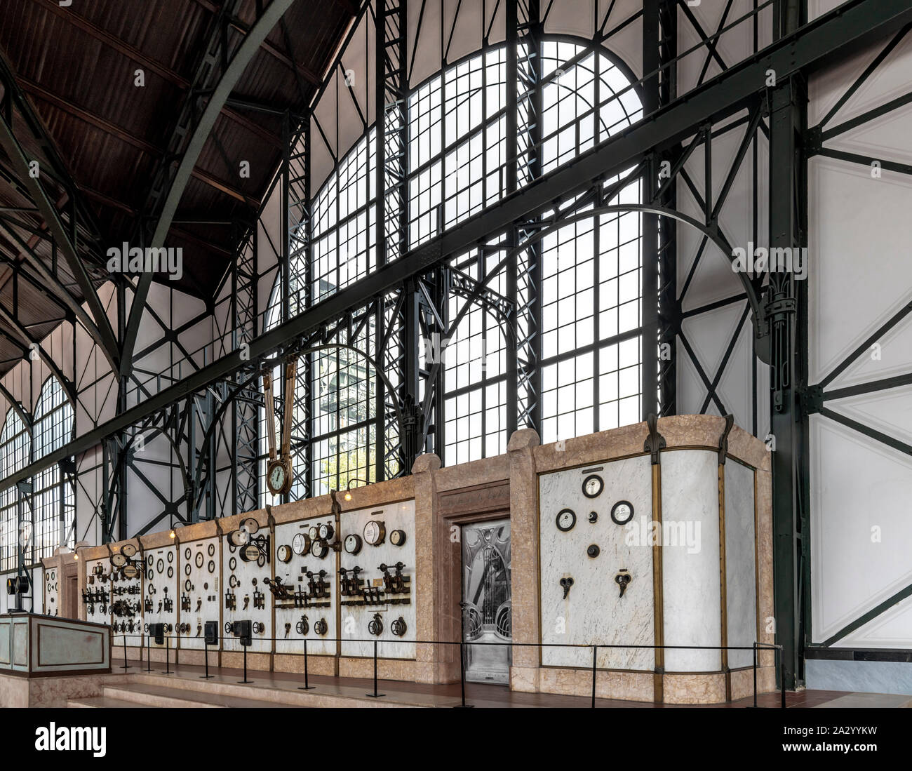 Massiccia di Art Nouveau e Déco camera del motore e la miniera di carbone a LWL Industrial Museum Zollern, Dortmund, Germania Foto Stock