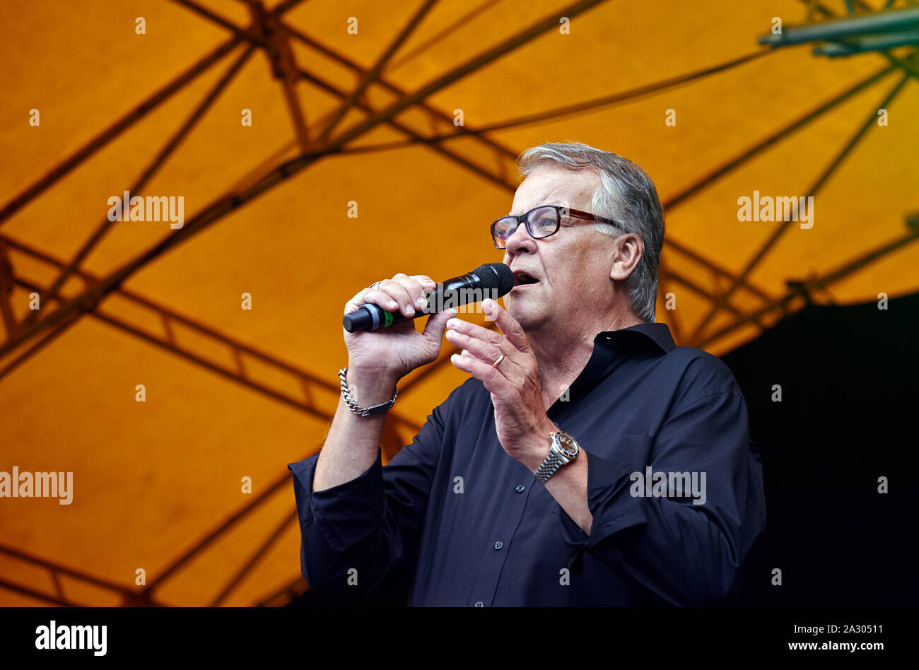 Intrattenitore Lasse Berghagen cantano in MALMKÖPING foto: Bo Arrhed Foto Stock