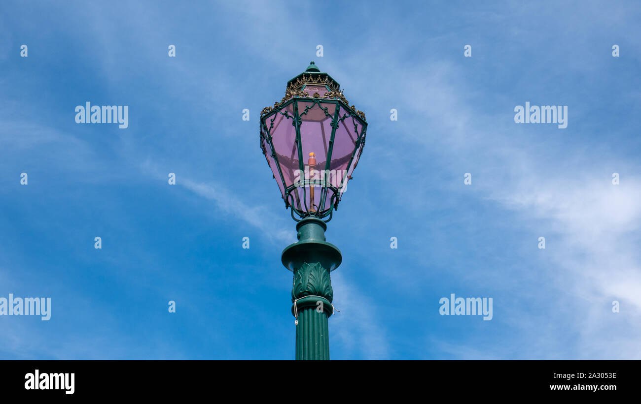 Dettaglio di un bel colore rosa via la luce a Venezia, Italia Foto Stock