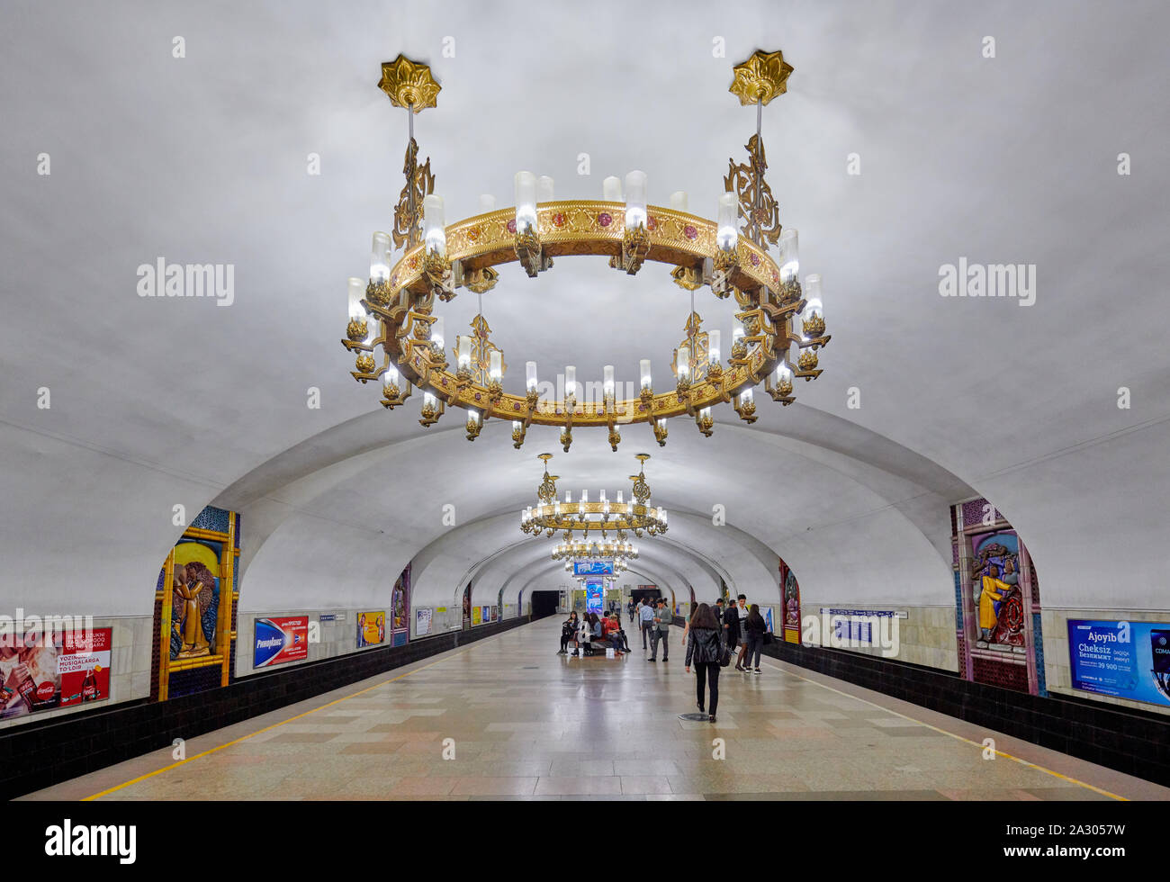 Chilonzor della stazione della metropolitana di Tashkent, Tashkent, Uzbekistan in Asia centrale Foto Stock
