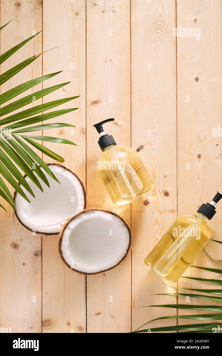 Cosmetici fatti in casa da olio di noce di cocco e Limone acido. In casa il sapone e lo shampoo. Cosmetici biologici. Eco Friendly e organico. Procedura di bellezza. Spa e welln Foto Stock