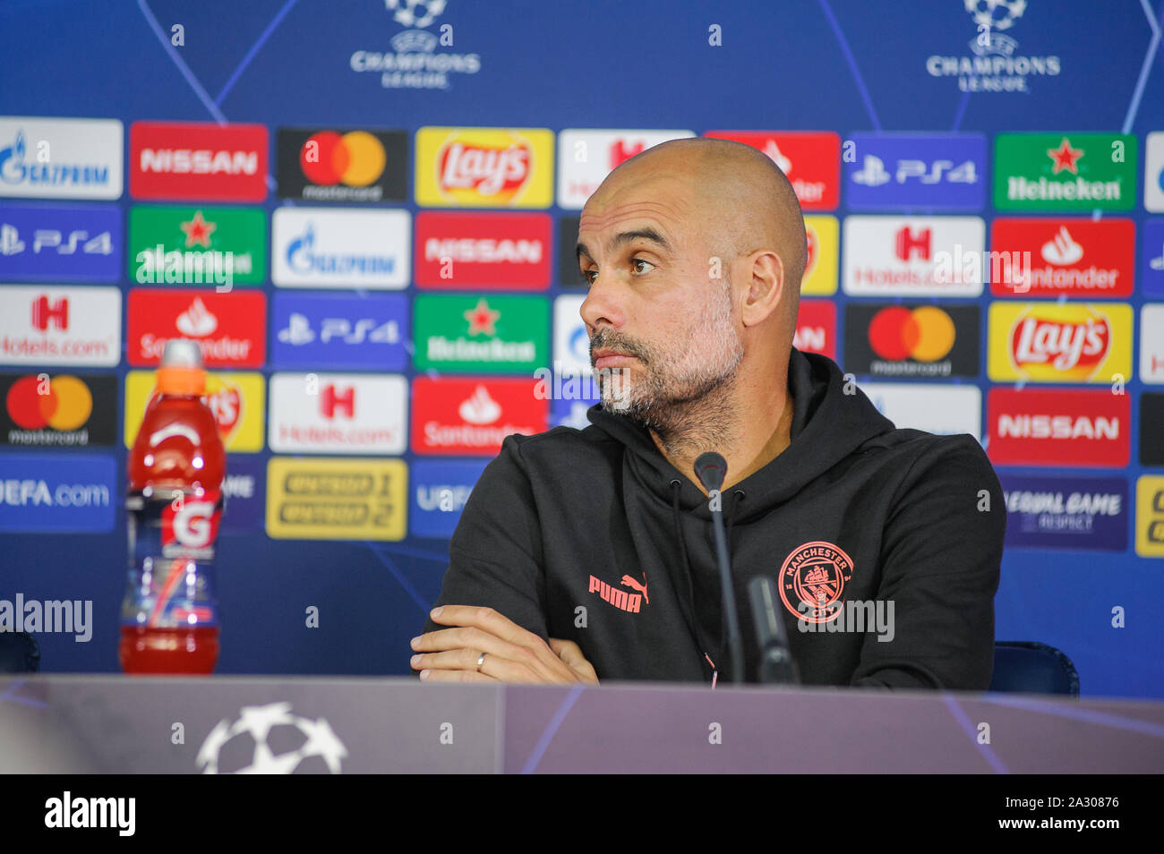 Kharkiv, Ucraina - 18 Settembre 2019: Close-up ritratto emotivo del Manchester City head coach, manager Pep Guardiola durante la conferenza stampa UE Foto Stock