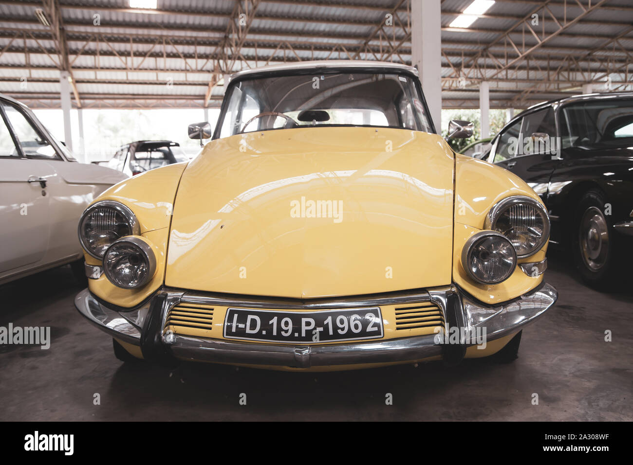 Nakhon Pathom, Tailandia - 3 Agosto 2019: l'annata 1962 ID Citroen 19P presentano al vintage collettore auto garage nella provincia di Nakhon Pathom Foto Stock