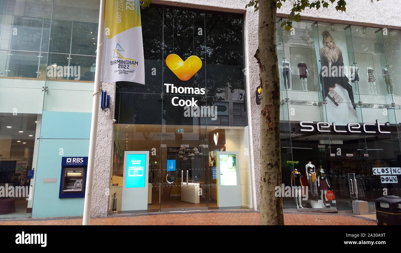 Scene della Thomas Cook shop su New Street, Birmingham l'ultimo giorno dell'azienda 178 anni di esistenza. Esso è andato nella somministrazione a 2am lunedì 23 settembre 2019. Foto Stock