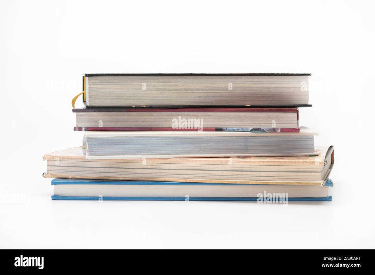 Una pila di libri rigida Foto Stock