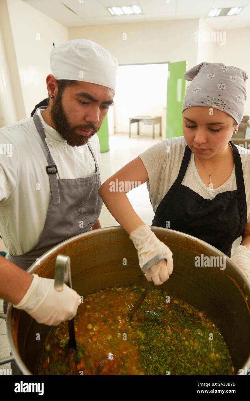 Venezuela Caracas Barriga Ilena e 5 ristoranti la preparazione di cibo per i poveri in ospedale 27-2-2017 foto: Jaco Klamer Foto Stock