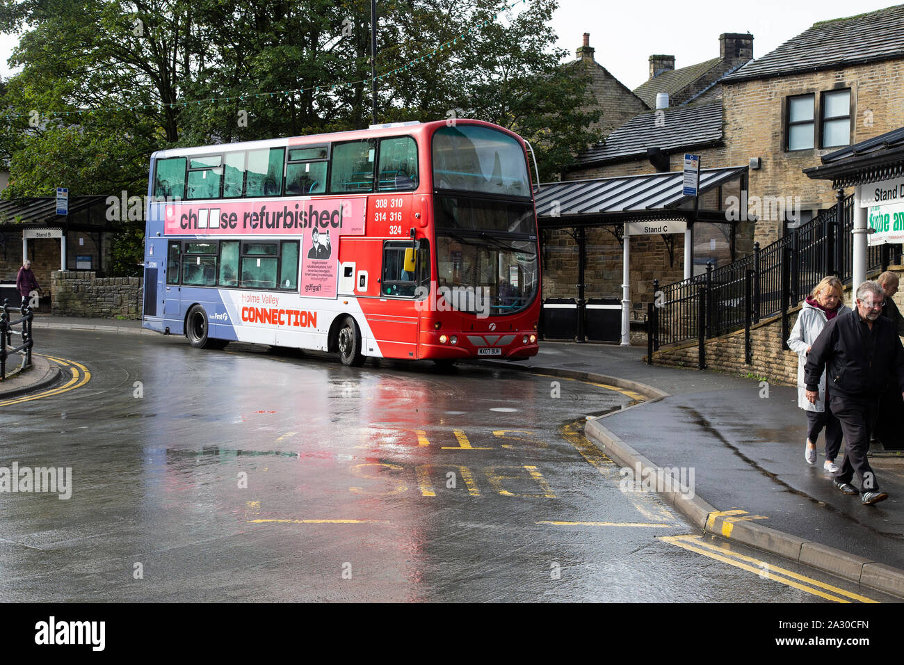 Primo Holme Valley collegamento double-decker bus alla stazione degli autobus di Leeds, West Yorkshire, Regno Unito Foto Stock