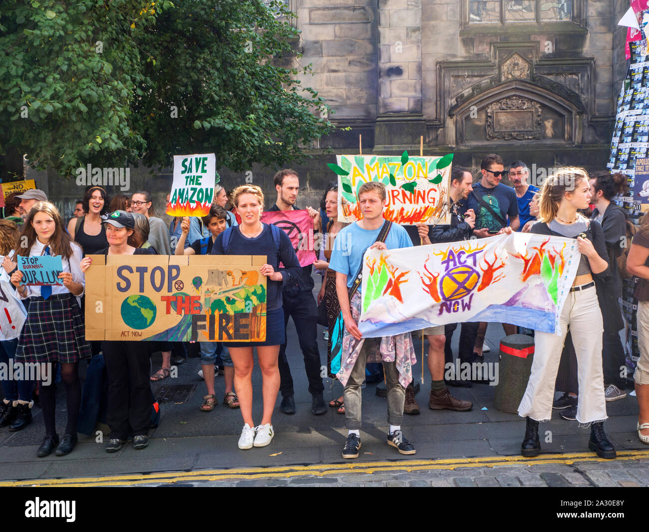 Estinzione della ribellione manifestanti sul Royal Mile durante la Edinburgh Fringe nel mese di agosto 2019 Edimburgo in Scozia Foto Stock