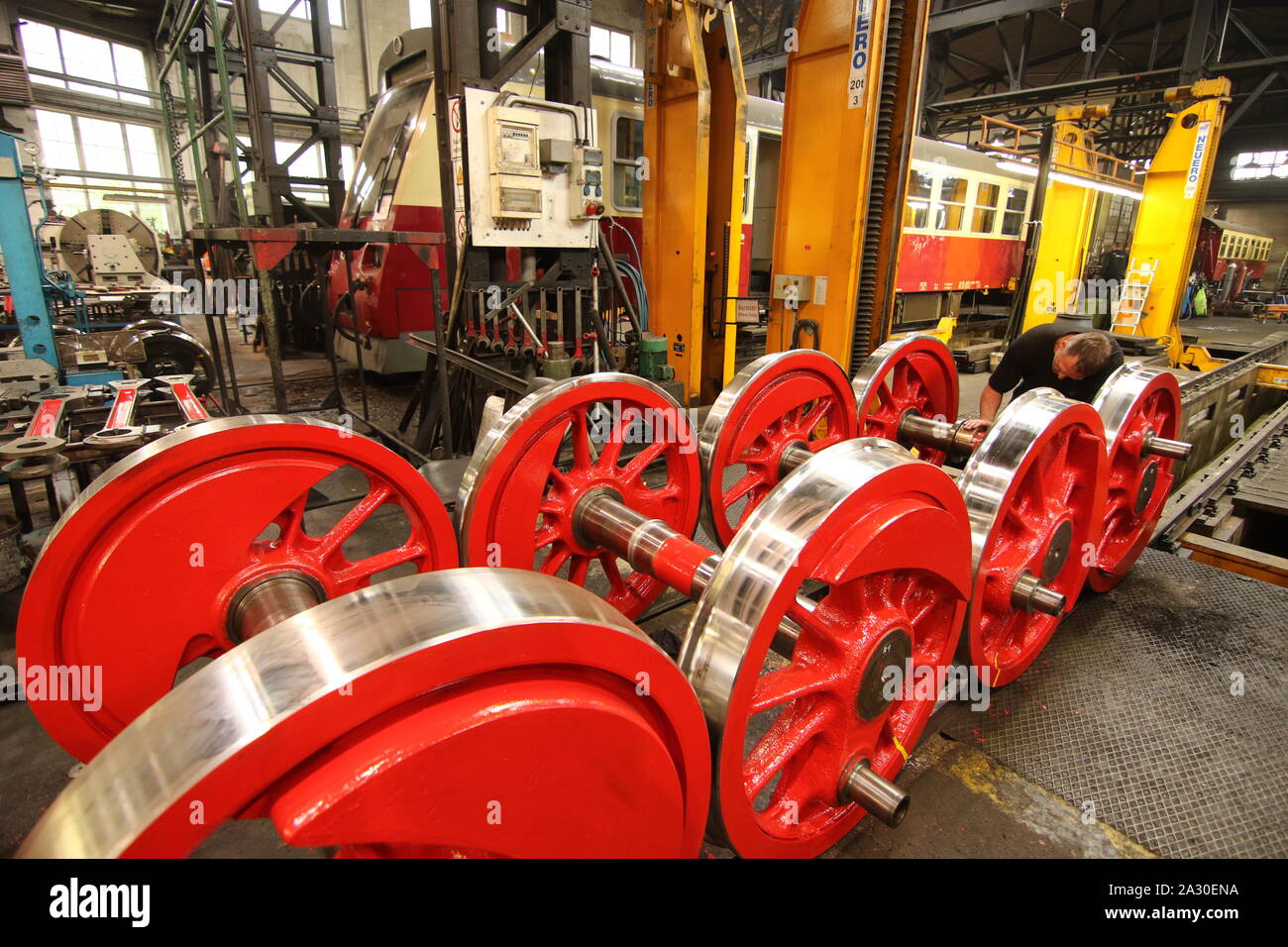 Wernigerode, Germania. 04 ott 2019. Vista nella vecchia locomotiva a vapore workshop della HSB. L'Harz a scartamento ferroviario di ottenere una nuova locomotiva a vapore workshop. Il venerdì mattina, l'avvio ufficiale di costruzione per il 70 x 30 metri di hall è stato avviato. La costruzione è prevista per un costo di circa 10,5 milioni di euro e deve essere completato nella primavera 2021. Credito: Matthias Bein/dpa-Zentralbild/ZB/dpa/Alamy Live News Foto Stock