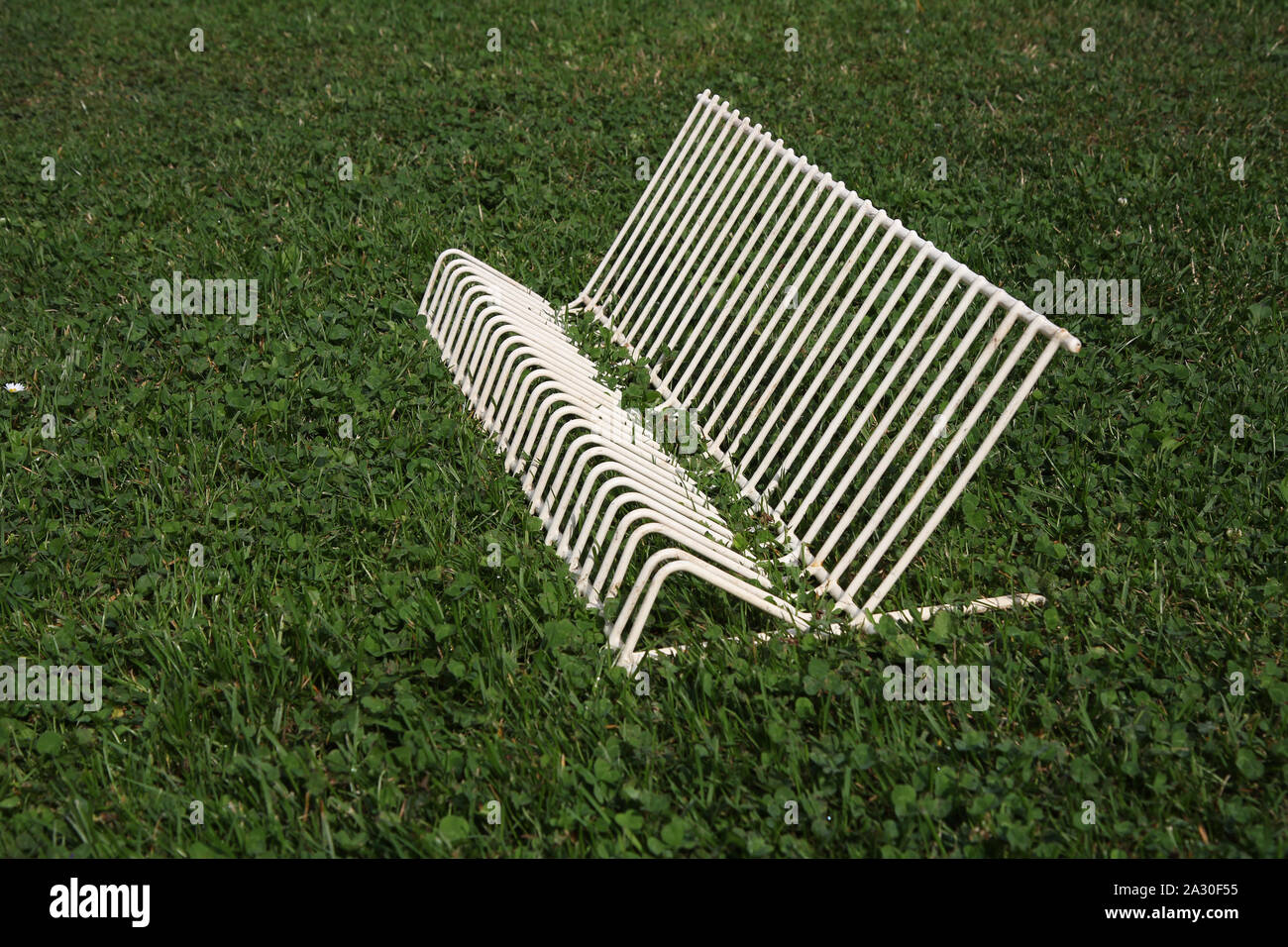 Acciaio inossidabile il vassoio antigoccia, piastra di supporto. (CTK foto/Marketa Hofmanova) Foto Stock