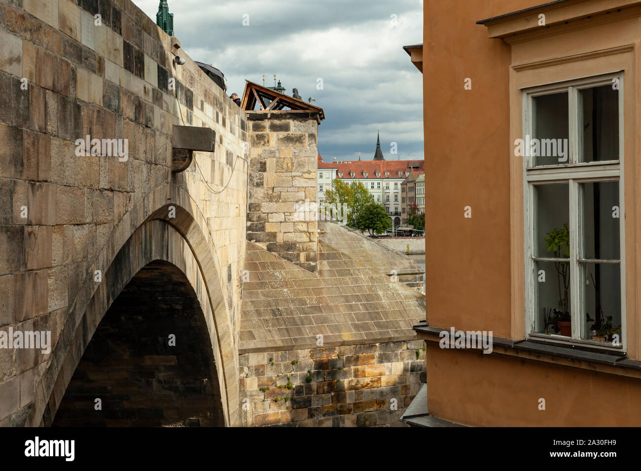 Pomeriggio autunnale presso il Ponte Carlo a Praga, Repubblica Ceca. Foto Stock
