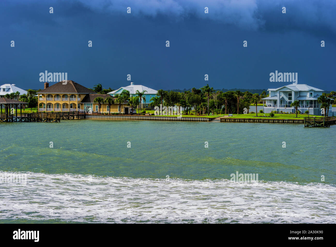 Jacksonville, Florida, Stati Uniti d'America - settembre 19,2019: Passando viste dalla nave da crociera cabina balcone mentre lascia il porto per mezzo della Chiesa di San Giovanni del fiume al Alan Foto Stock