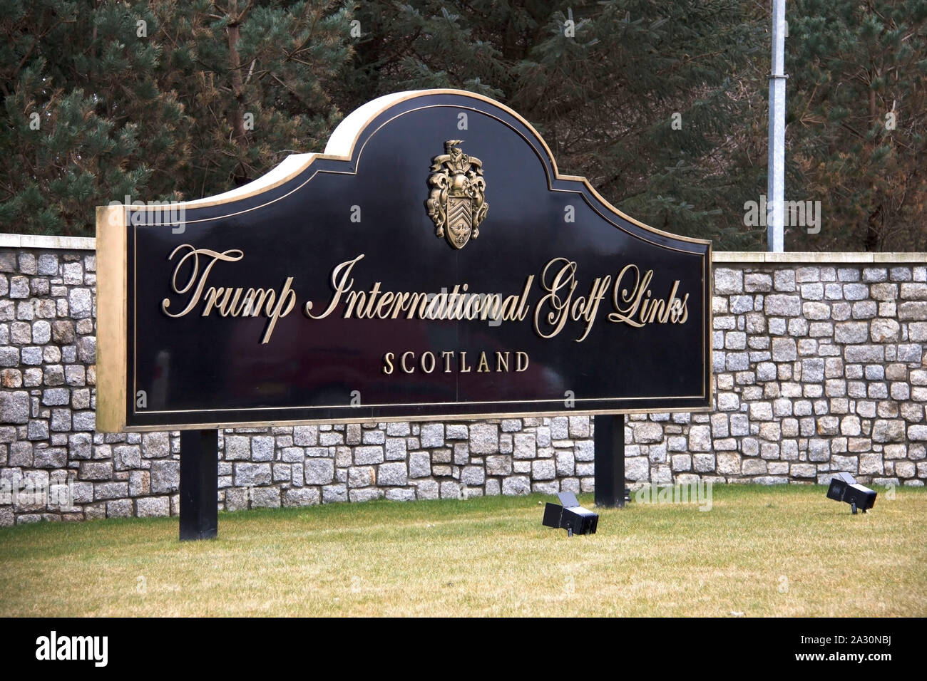 Cartello di ingresso al Trump International Golf Links in Scozia. Aberdeenshire, Regno Unito Foto Stock