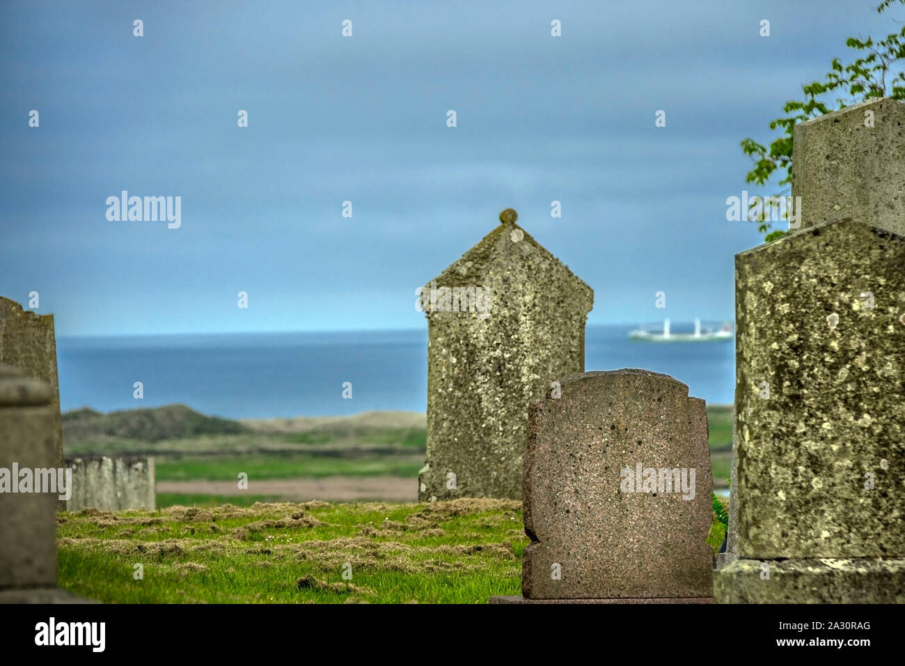 Terreno di sepoltura a Belhelvie vecchia chiesa parrocchiale. Petten la chiesa o San Columba la Chiesa. Aberdeenshire, Scotland, Regno Unito. Foto Stock