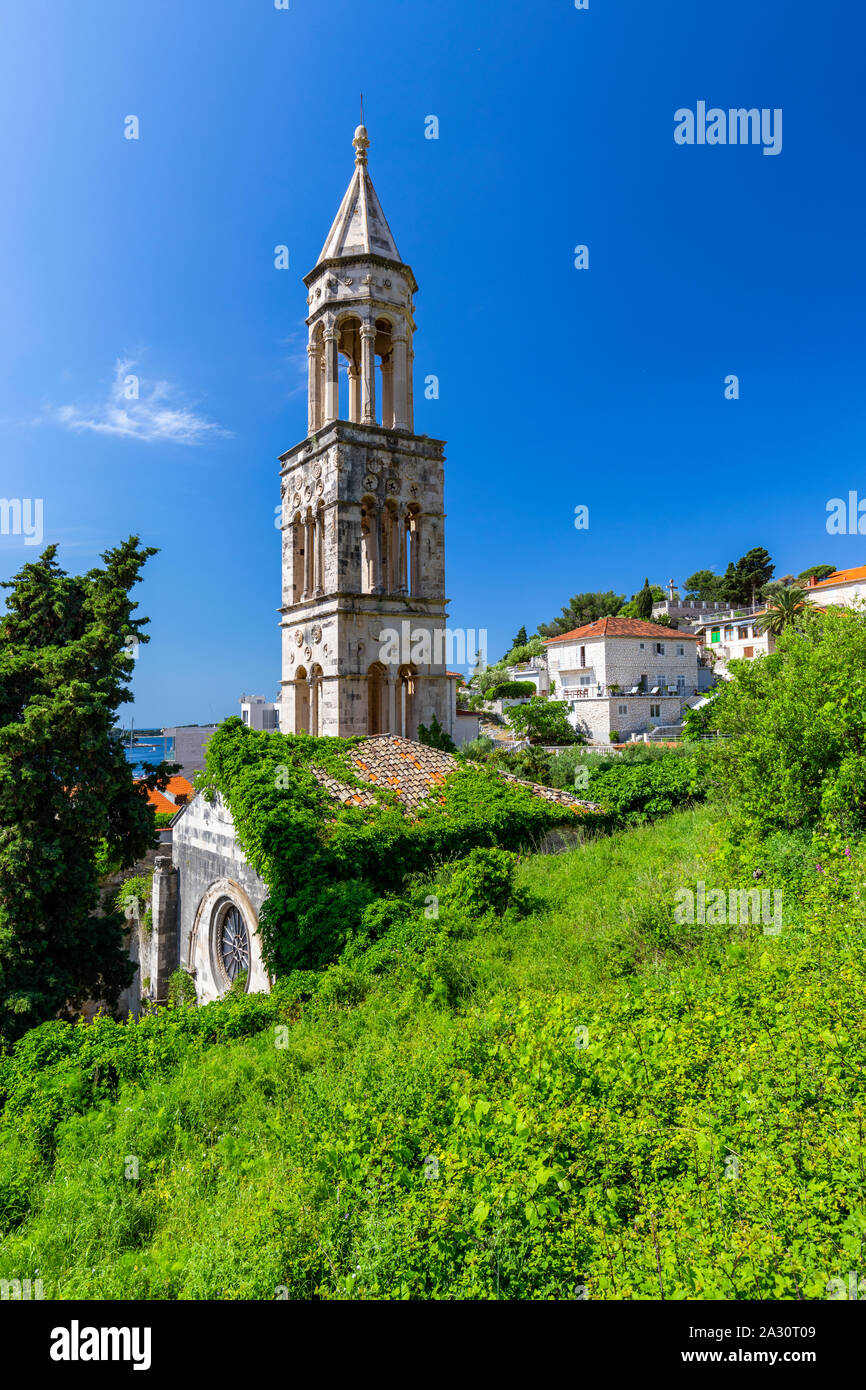 Scenario colorato nella città del Mediterraneo Hvar, famoso luogo di viaggio sul mare Adriatico, Croazia. Incredibile Hvar città sull'isola di Hvar, Croazia. Vista del Hvar Foto Stock