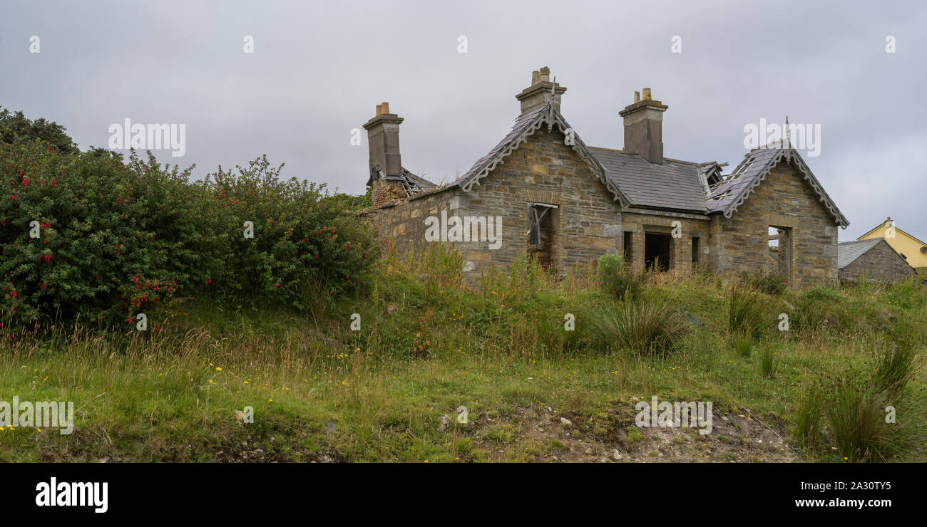 Vista di un edificio abbandonato, Glenamoy, County Mayo, Irlanda Foto Stock
