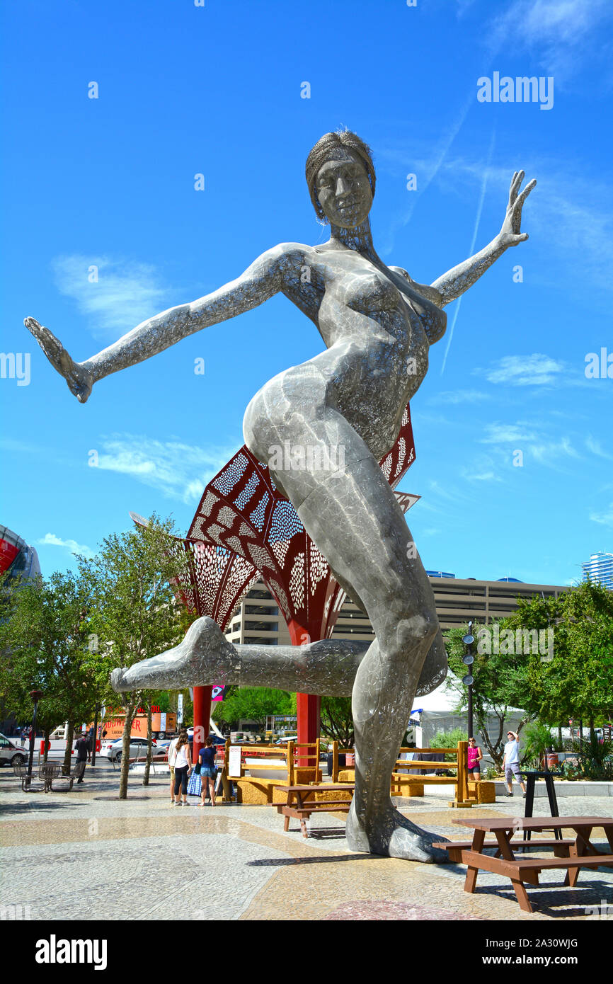 Bliss danza al parco. Las Vegas NV, STATI UNITI D'AMERICA 10-01-17. È 40-piede, 7.500 pound statua con 3.000 luci a LED Foto Stock