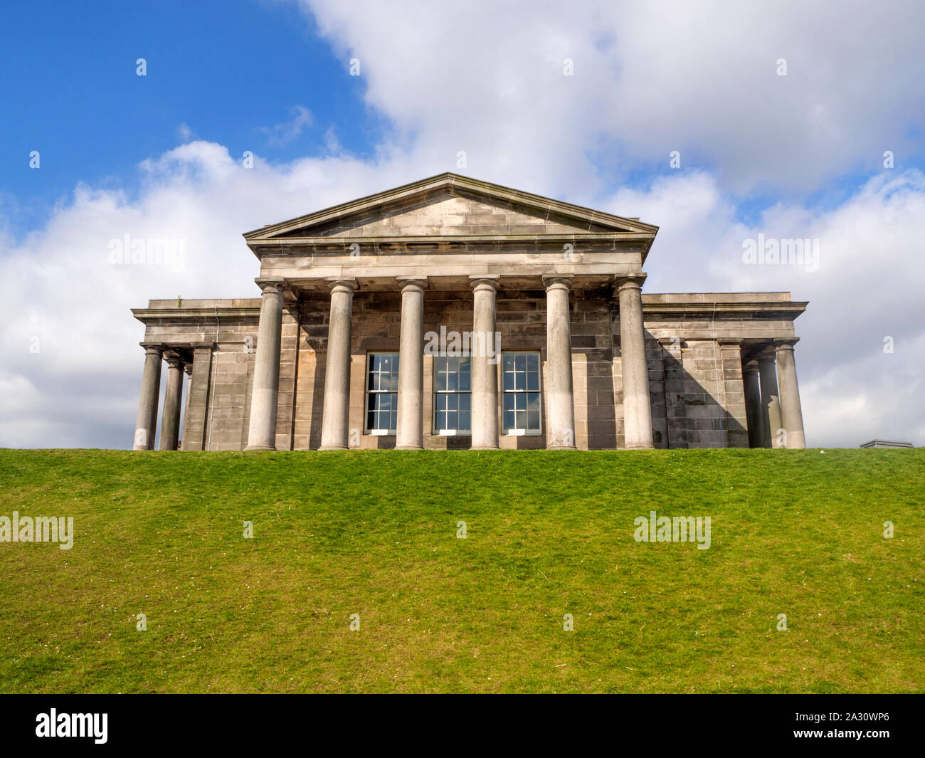 Il Playfair edificio in città Osservatorio sulla Calton Hill a Edimburgo in Scozia Foto Stock