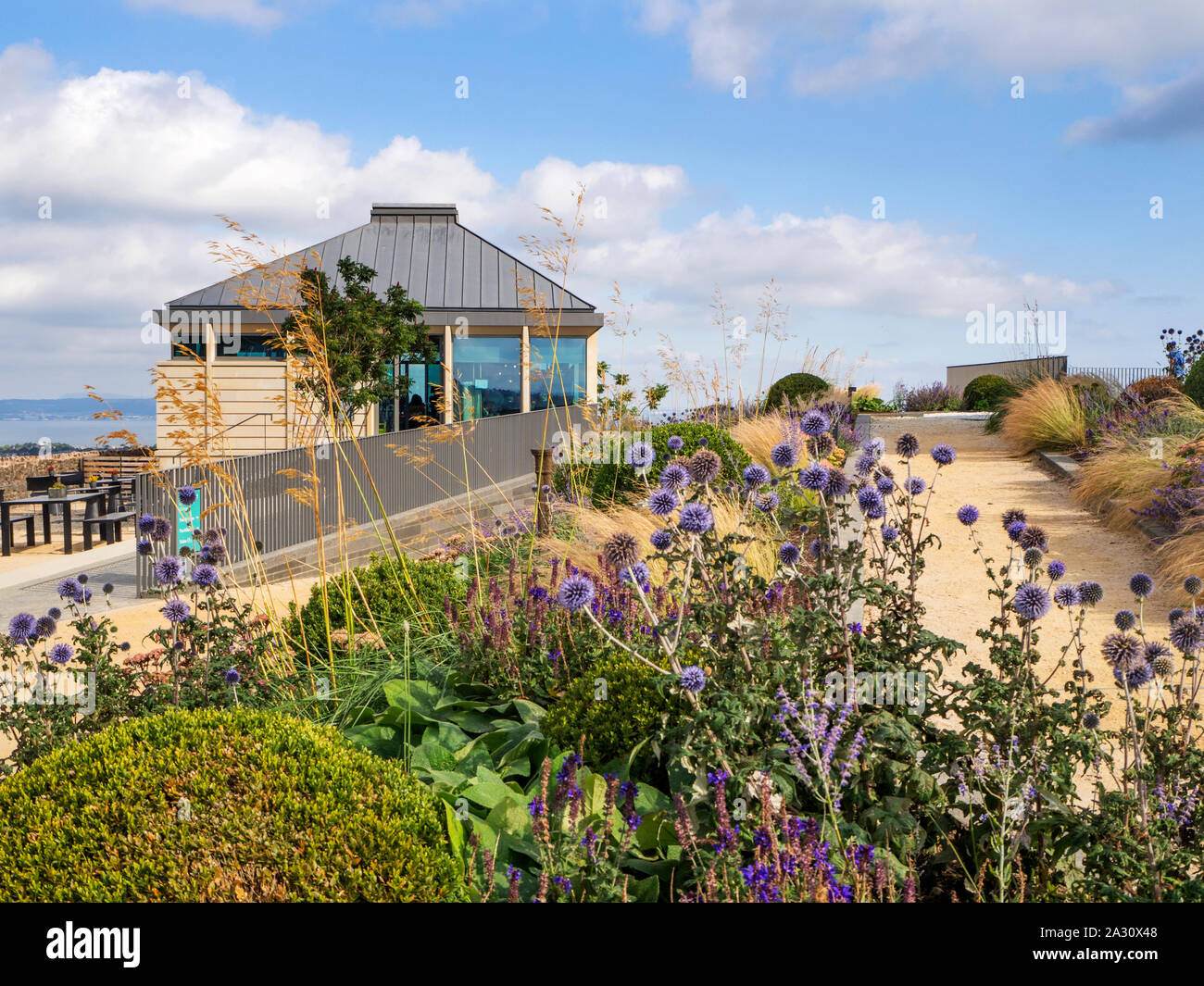Giardini presso il ristorante vedetta su Calton Hill Edinburgh Scozia Scotland Foto Stock