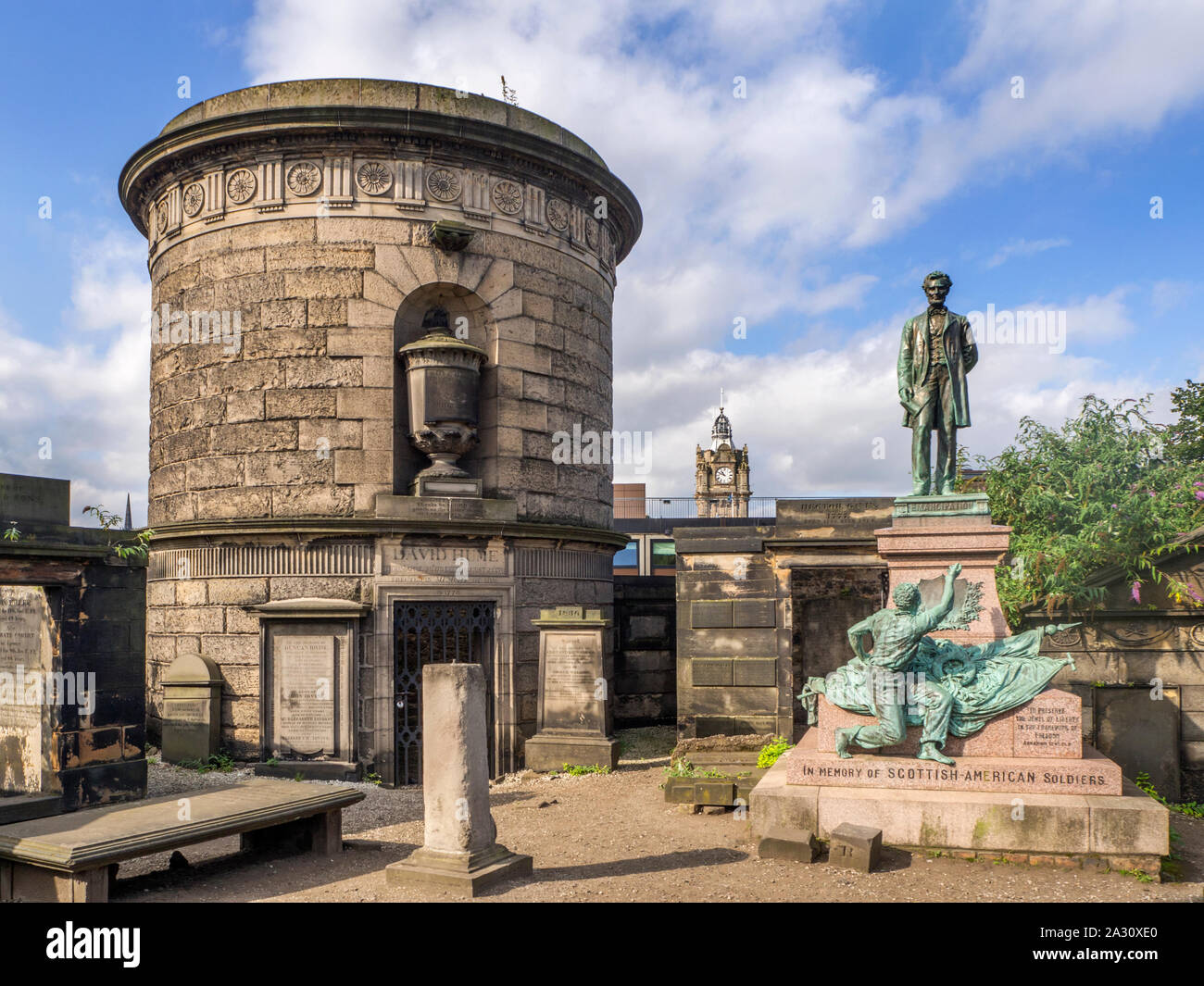 David Hume e Scottish soldati americani monumenti a Old Calton sepoltura a Calton Hill Edinburgh Scozia Scotland Foto Stock